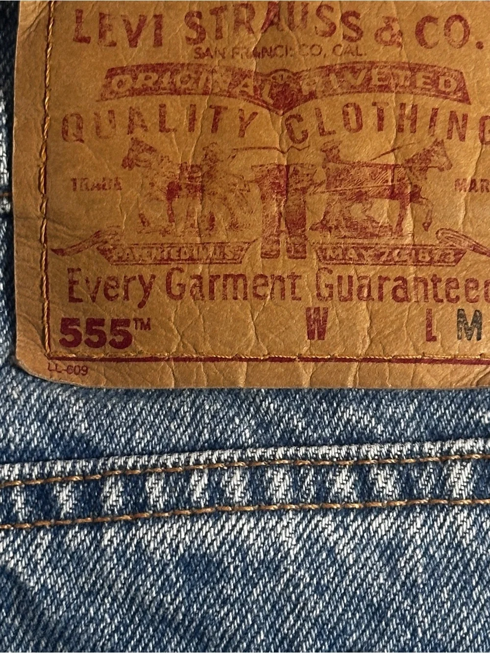 Vintage Levi’s 555 Guy’s Fit Straight Leg Light Wash Jeans 22W 1998